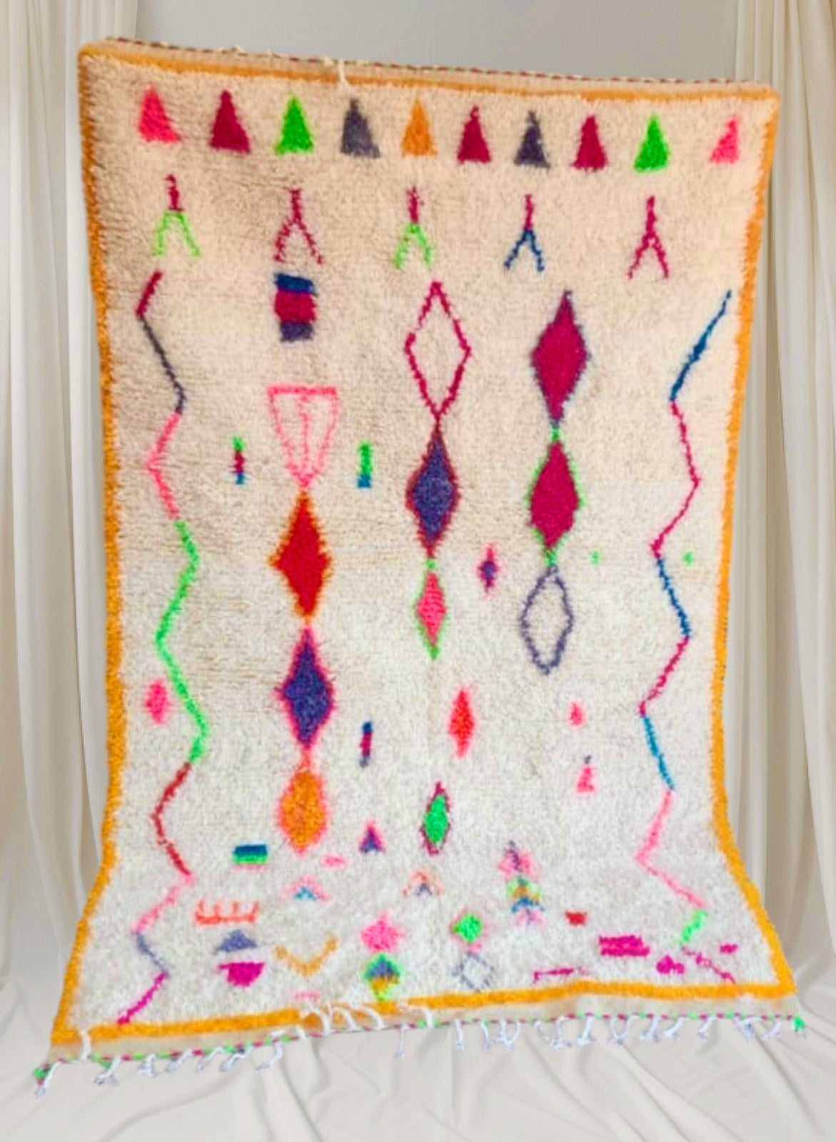 Handmade Azilal Rug, size 250 x 150 cm || 8.2 x 4.92 ft