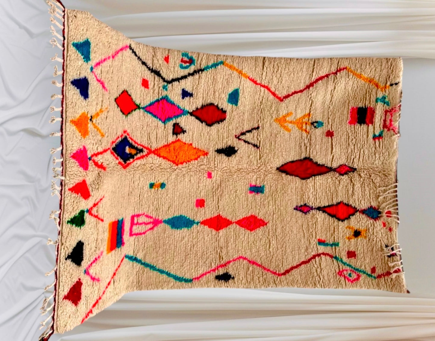 Handmade Azilal Rug, size 250 x 150 cm || 8.2 x 4.92 ft