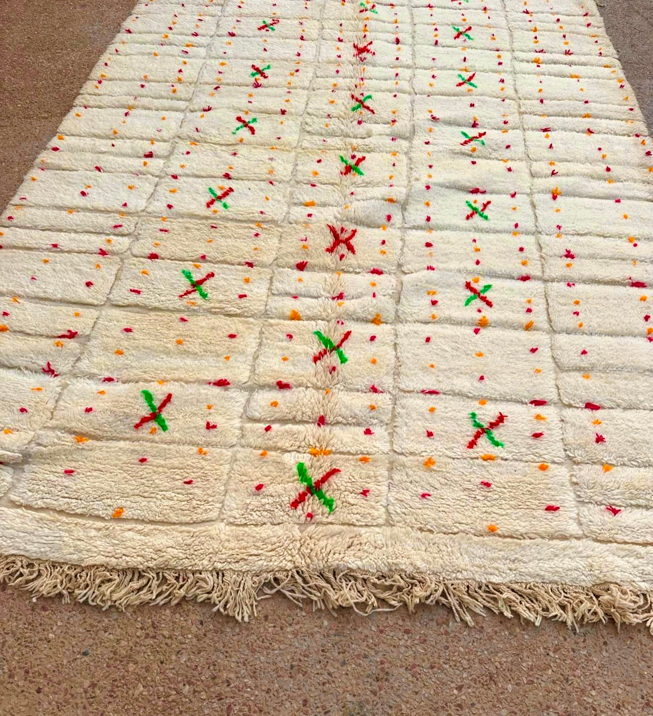 Azilal Rug, size 340 x 240 || 11.15 x 7.87 ft