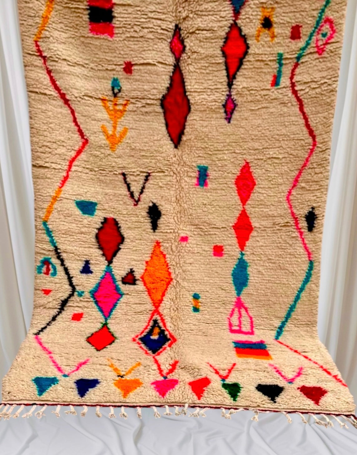 Handmade Azilal Rug, size 250 x 150 cm || 8.2 x 4.92 ft
