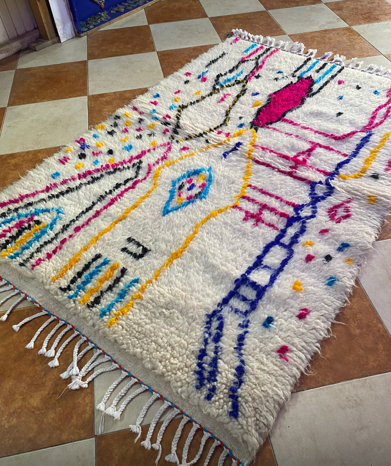 Handmade Azilal Rug, size 150 x 100 cm (4.92 x 3.28 ft)