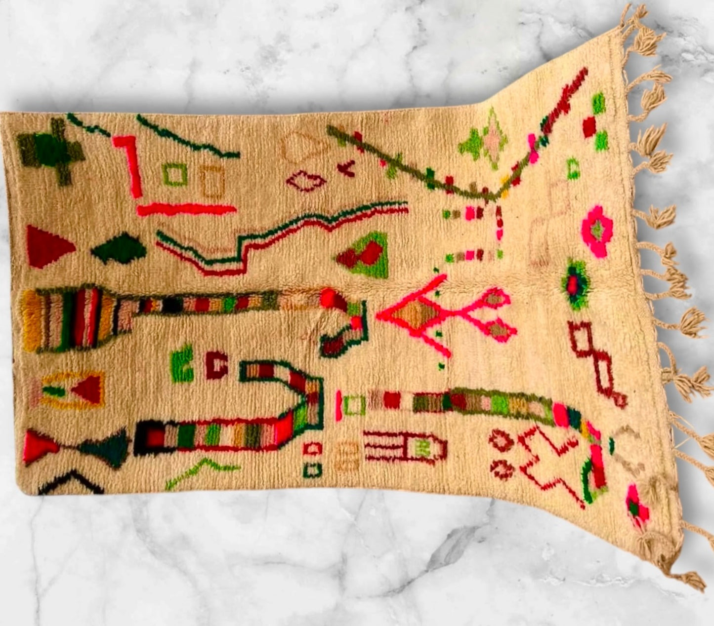 Handmade Azilal Rug, size 250 x 150 cm || 8.2 x 4.92 ft