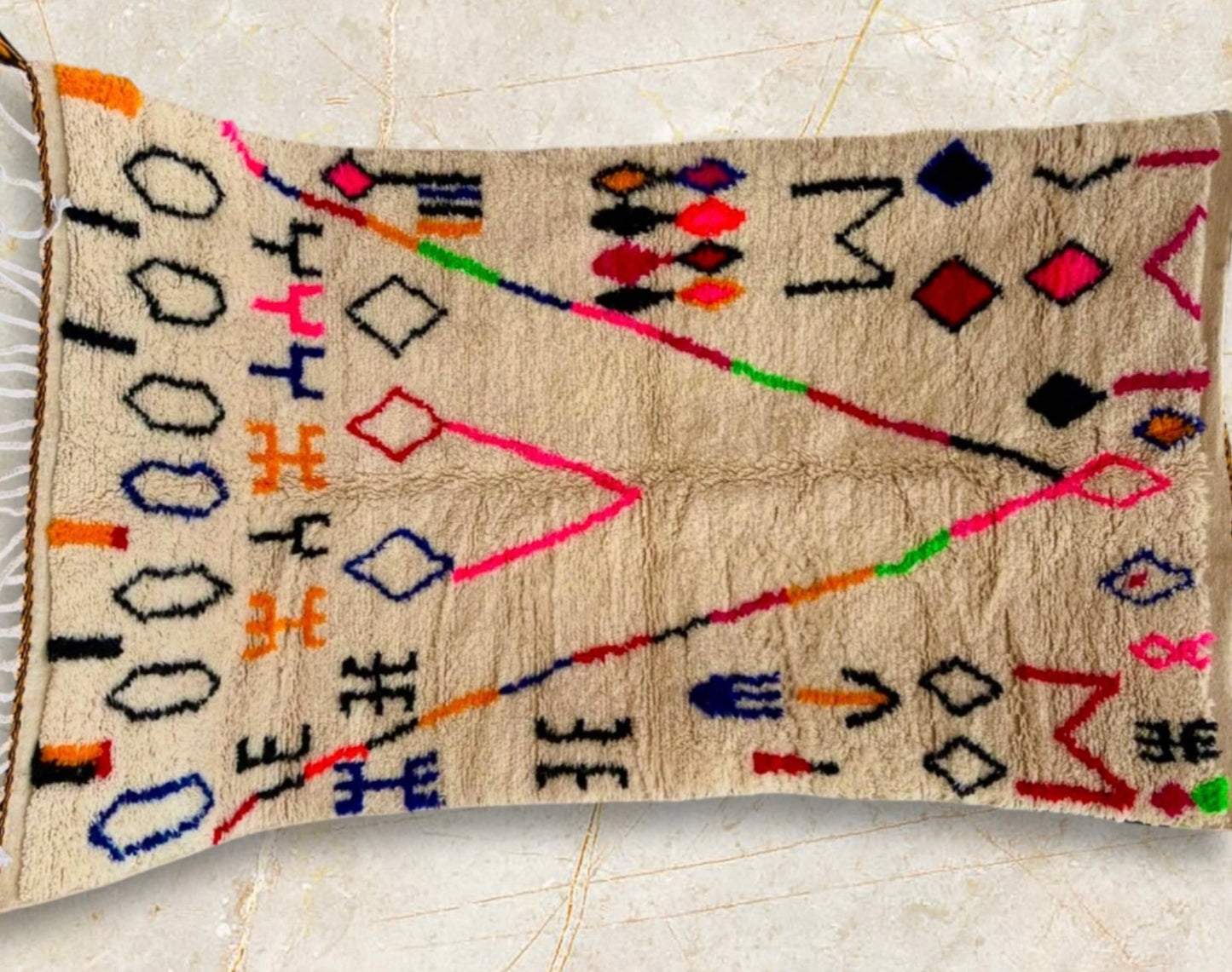 Handmade Azilal Rug, size 250 x 150 cm || 8.2 x 4.92 ft