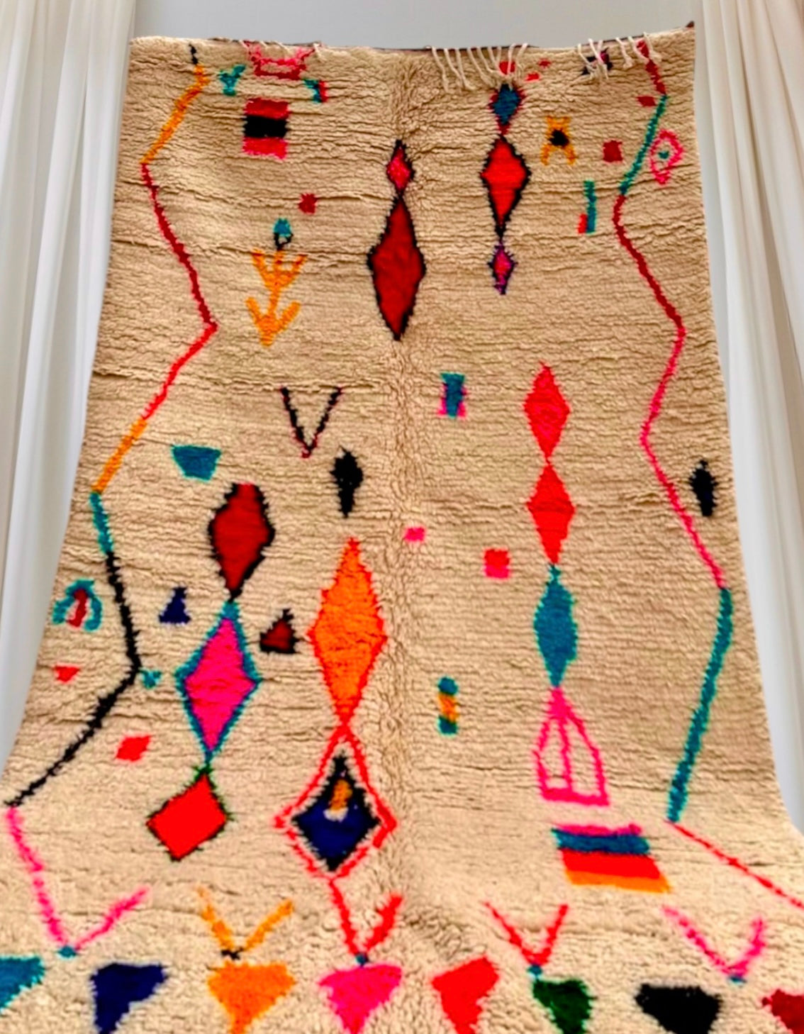 Handmade Azilal Rug, size 250 x 150 cm || 8.2 x 4.92 ft