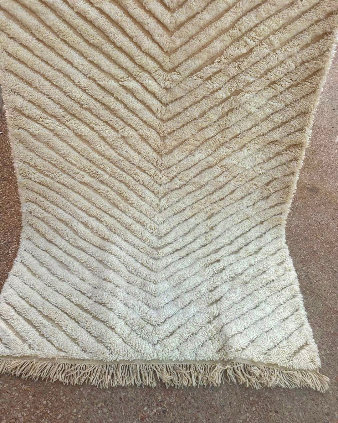 Beni Ouarain Rug size 250 x 150 cm || 8.2 x 4.92 ft