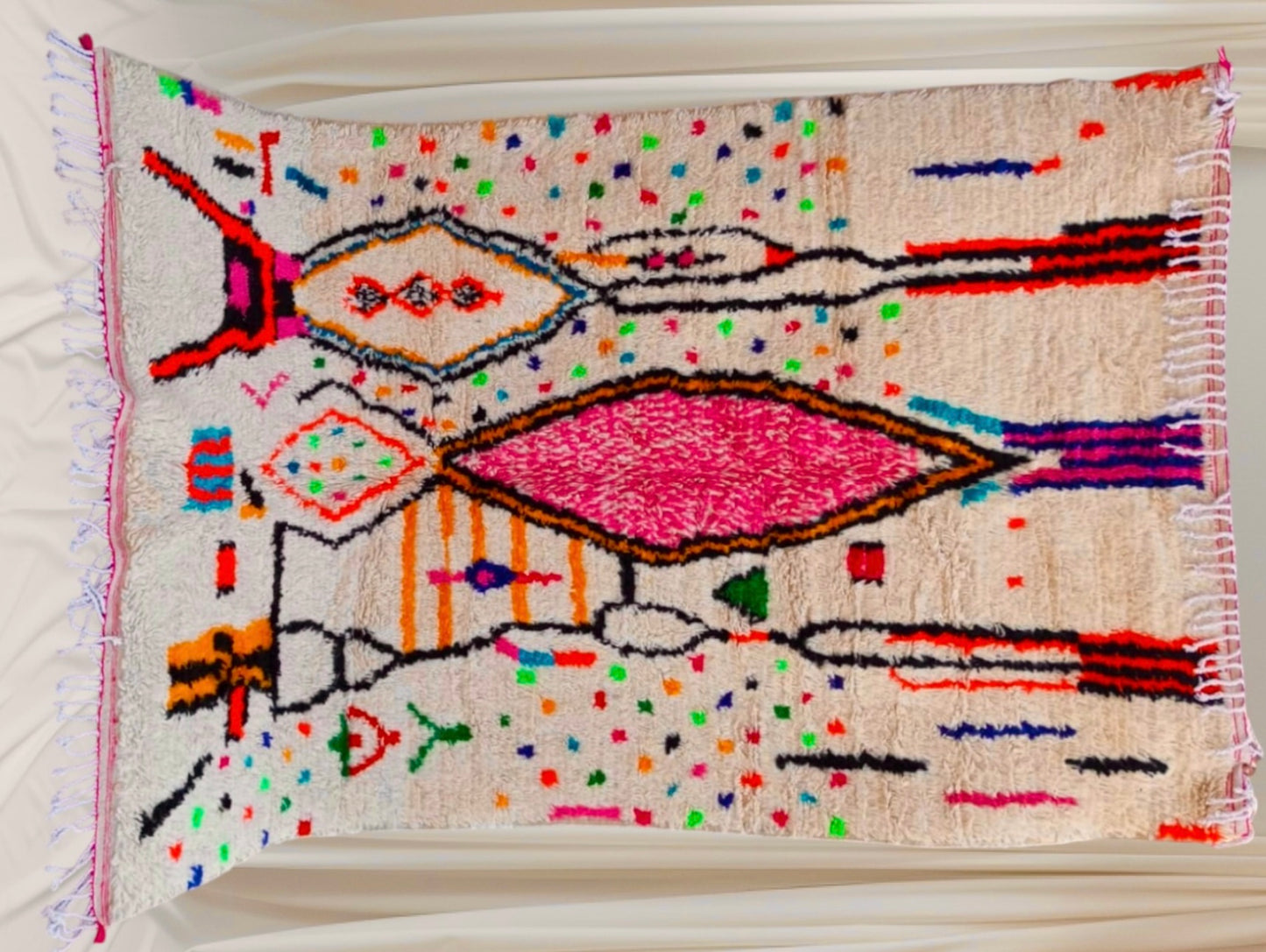 Handmade Azilal Rug, size 250 x 150 cm || 8.2 x 4.92 ft