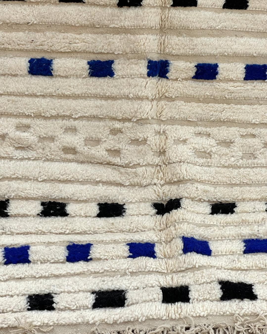 Beni Ouarain Rug size 250 x 150 cm || 8.2 x 4.92 ft