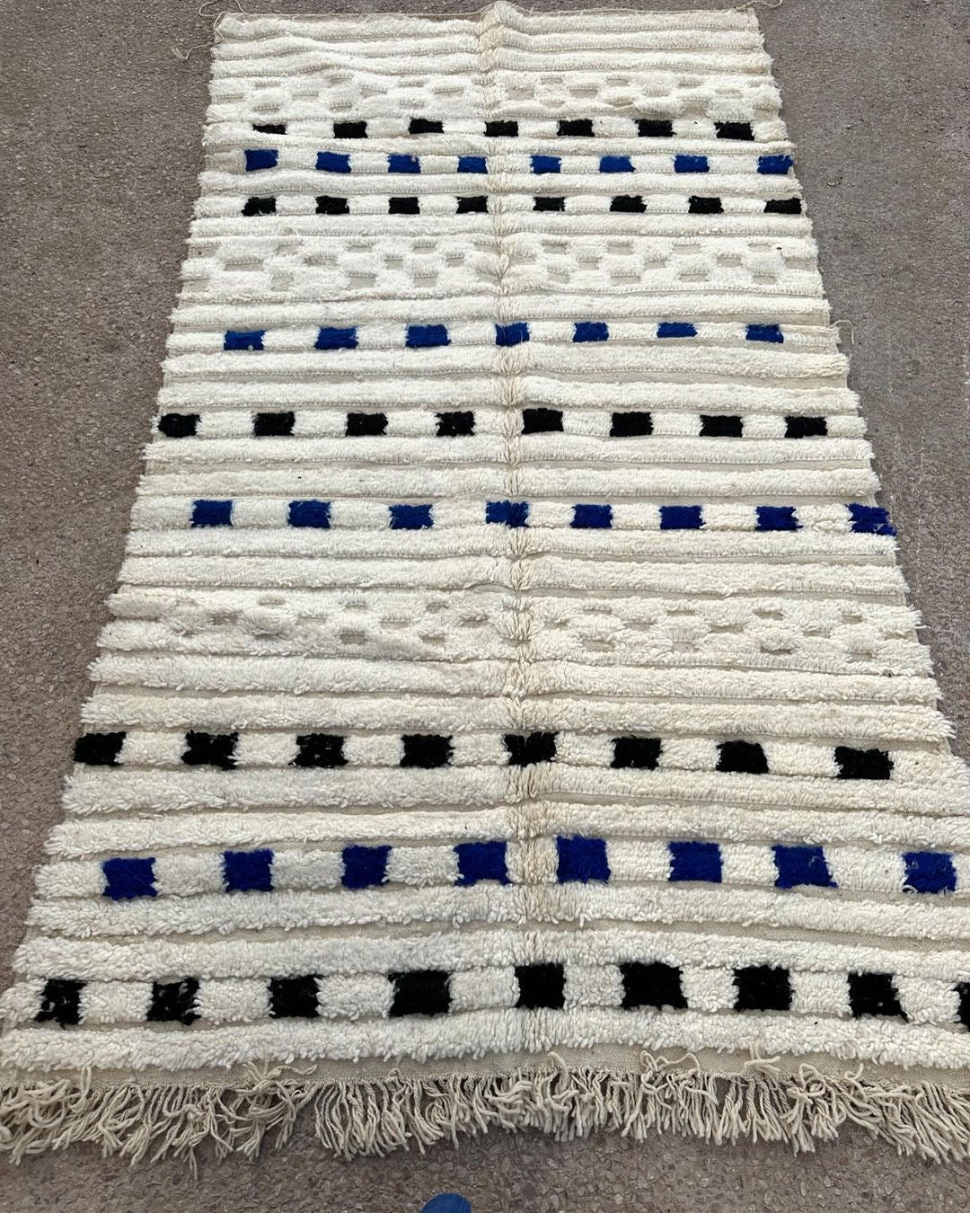 Beni Ouarain Rug size 250 x 150 cm || 8.2 x 4.92 ft