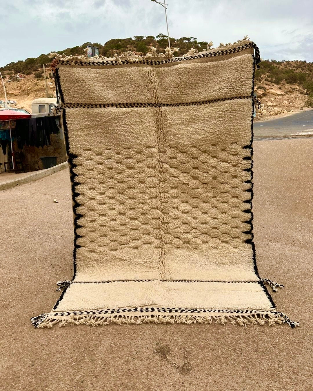 Beni Ouarain Rug size 250 x 150 cm || 8.2 x 4.92 ft