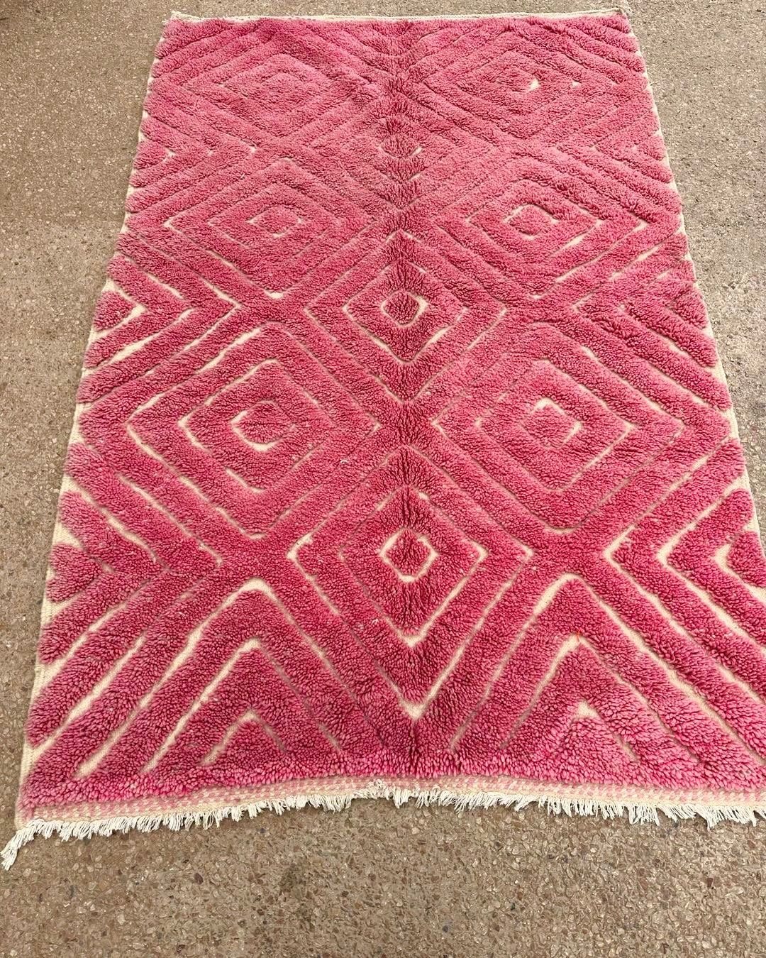 Beni Ouarain Rug size 250 x 150 cm || 8.2 x 4.92 ft