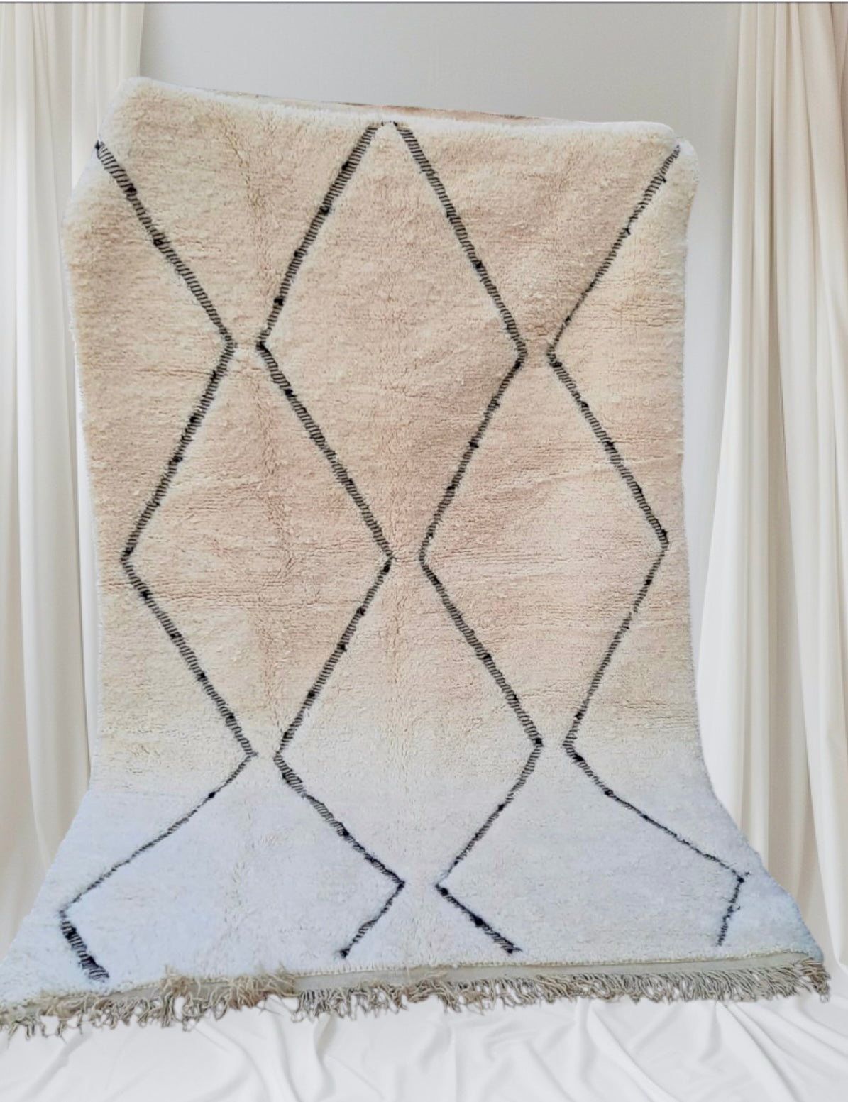 Beni Ouarain Rug size 250 x 150 cm || 8.2 x 4.92 ft