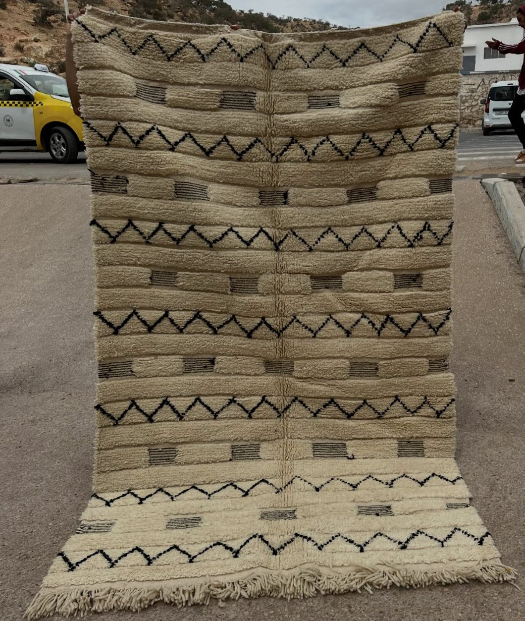 Beni Ouarain Rug size 250 x 150 cm || 8.2 x 4.92 ft
