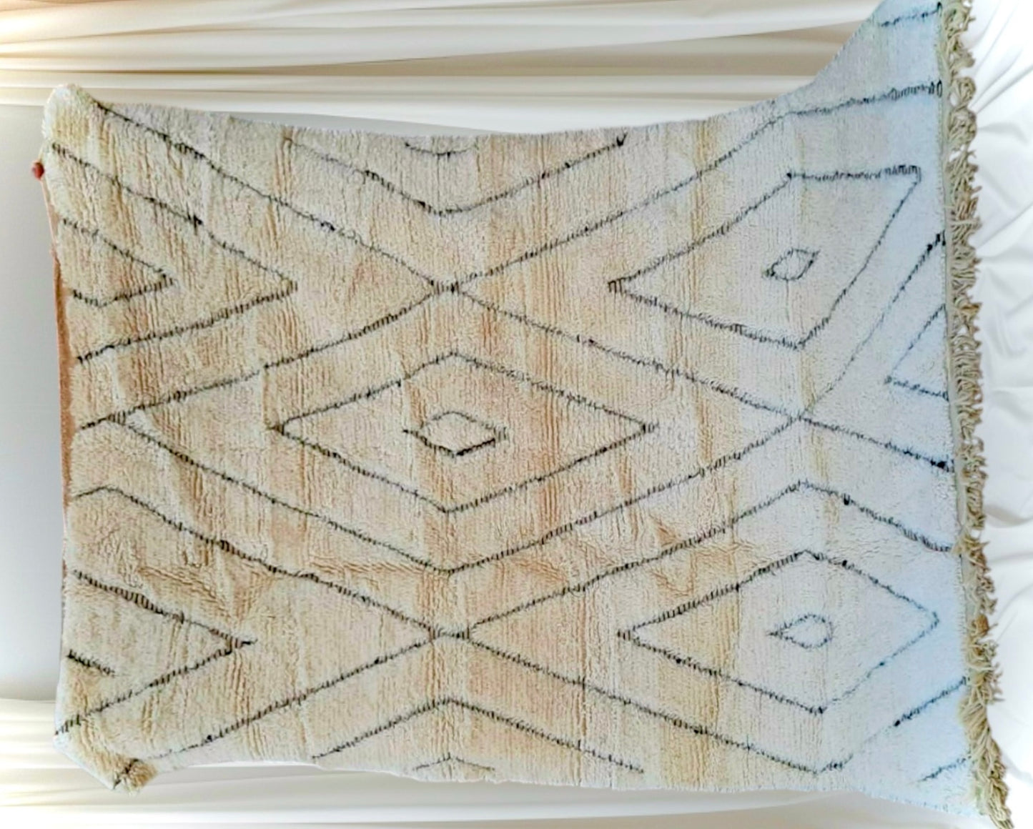 Beni Ouarain Rug size 250 x 150 cm || 8.2 x 4.92 ft