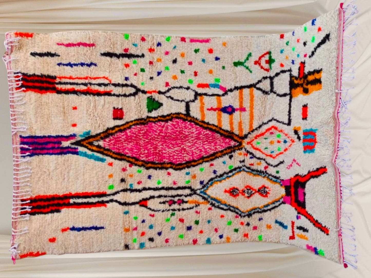 Handmade Azilal Rug, size 250 x 150 cm || 8.2 x 4.92 ft