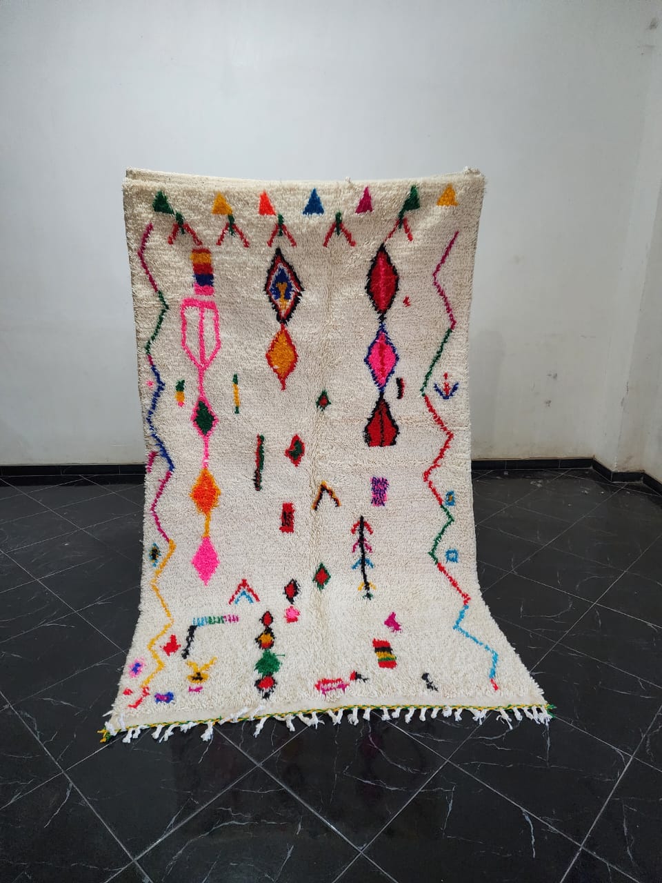 Handmade Azilal Rug, size 250 x 150 cm || 8.2 x 4.92 ft