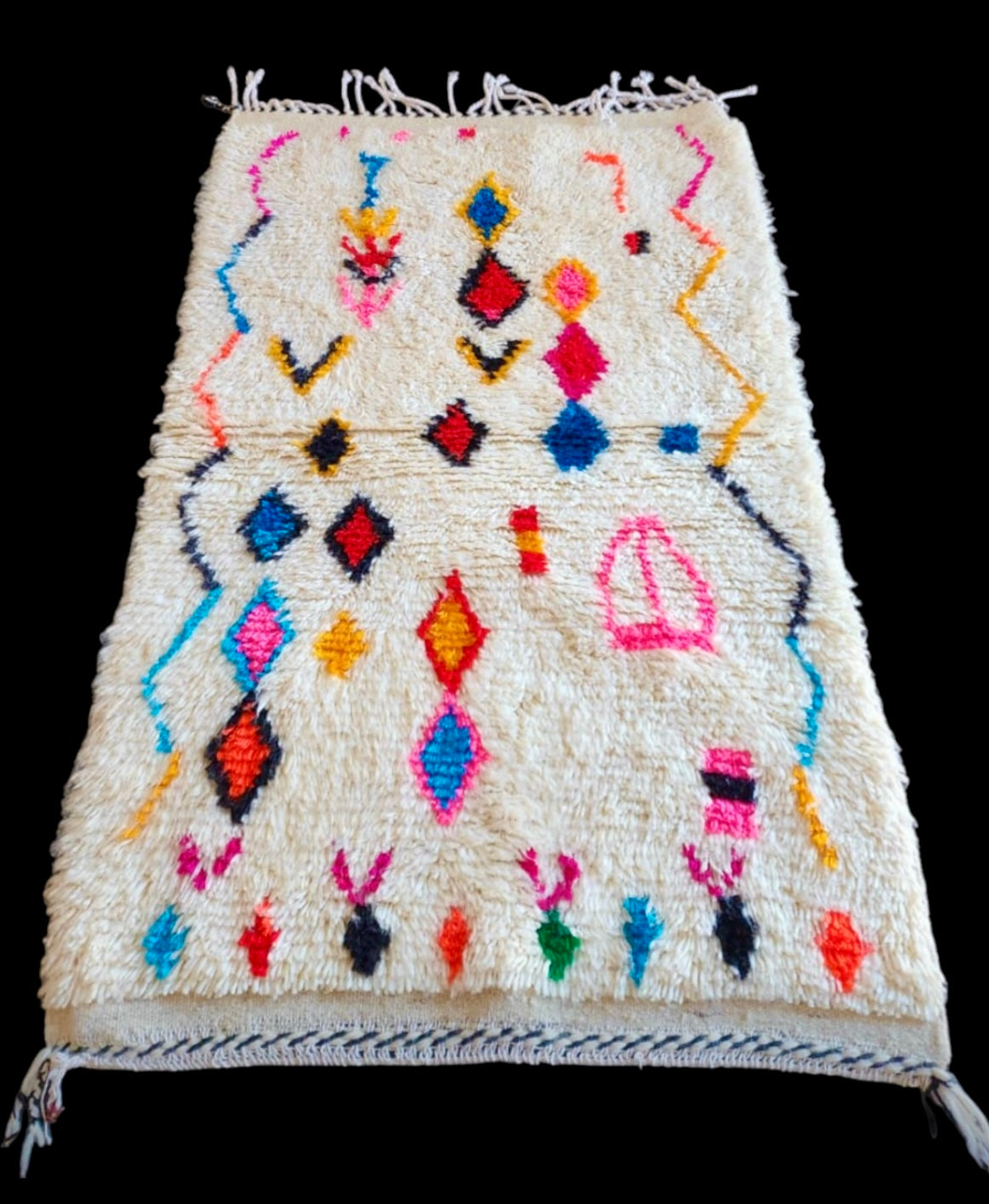 Handmade Azilal Rug, size 250 x 150 cm || 8.2 x 4.92 ft