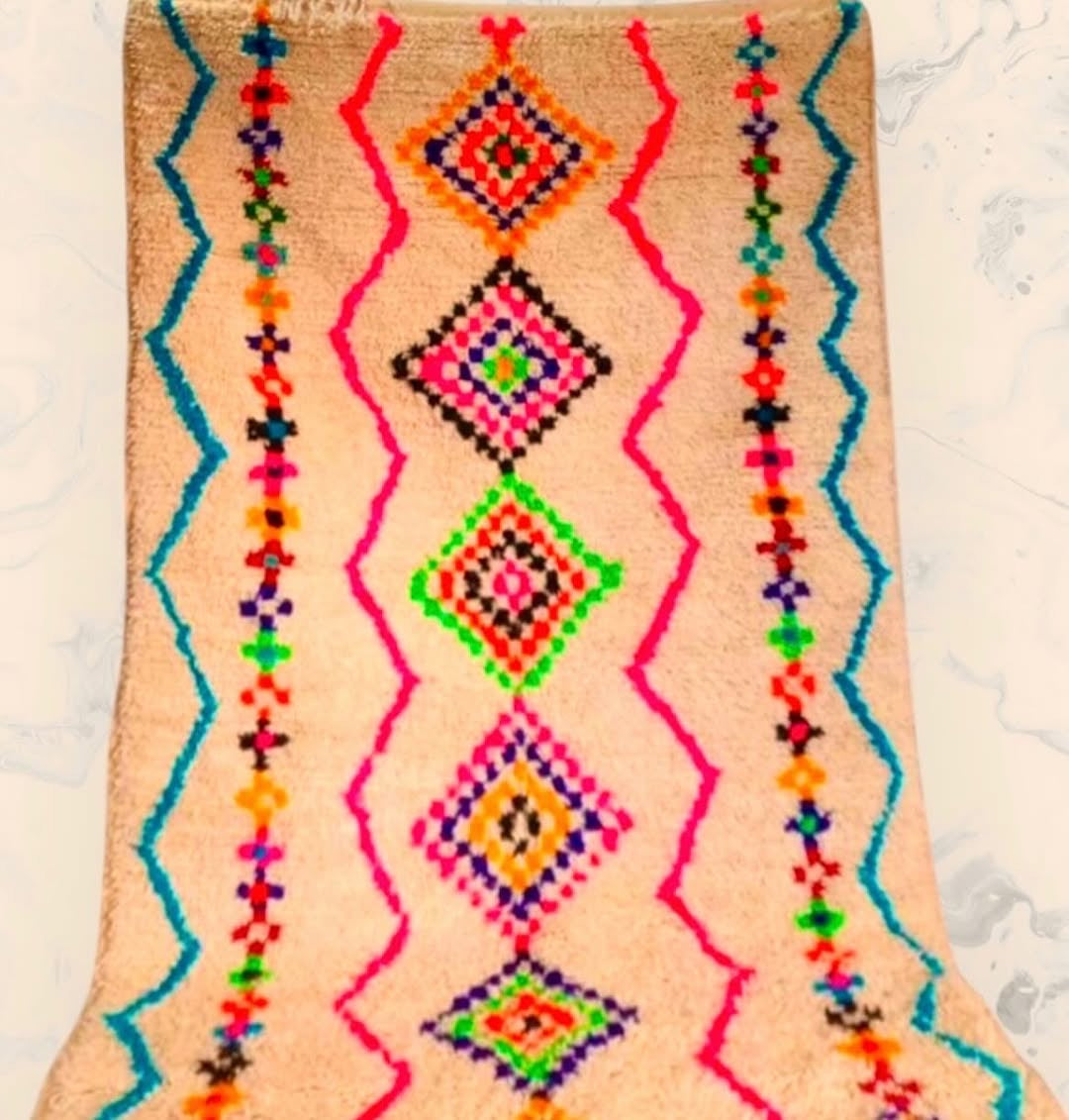 Handmade Azilal Rug, size 250 x 150 cm || 8.2 x 4.92 ft