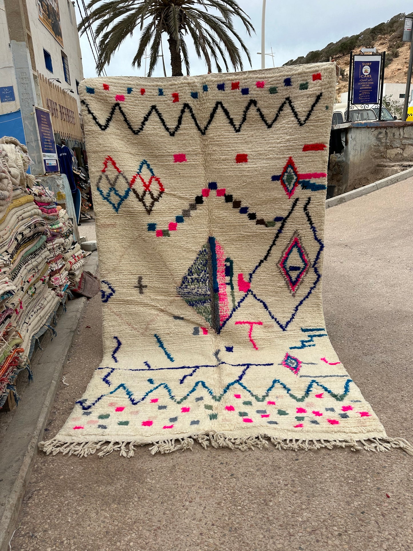 Handmade Azilal Rug, size 250 x 150 cm || 8.2 x 4.92 ft
