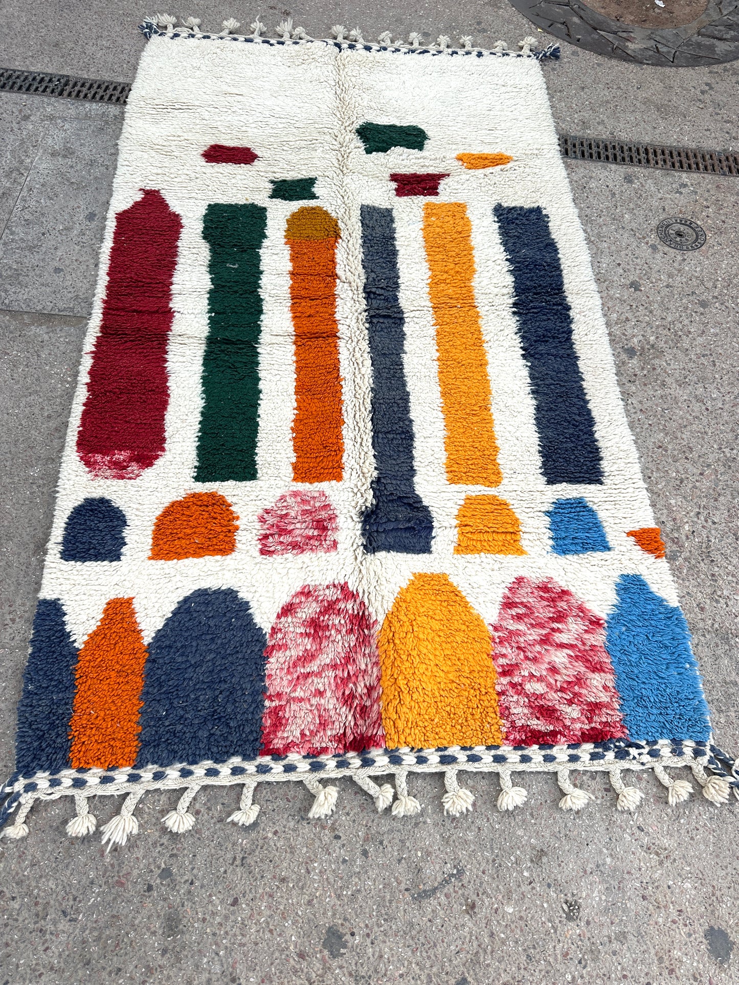Handmade Beni Ouarain, size 250 x 150 cm || 8.2 x 4.92 ft