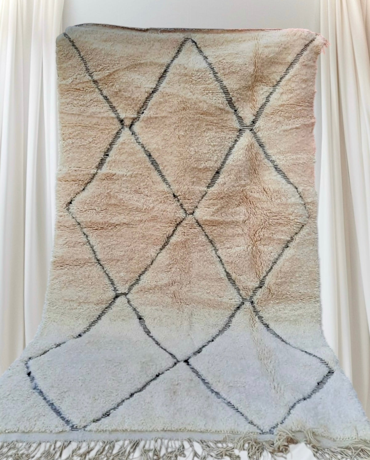 Beni Ouarain Rug size 250 x 150 cm || 8.2 x 4.92 ft