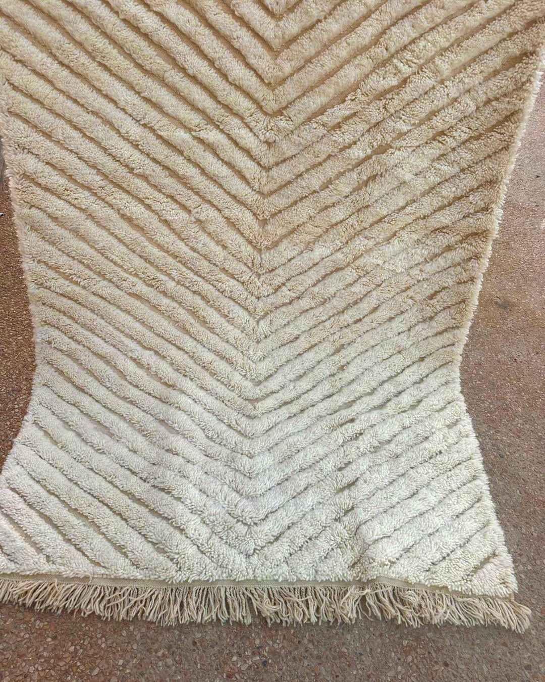 Beni Ouarain Rug size 250 x 150 cm || 8.2 x 4.92 ft