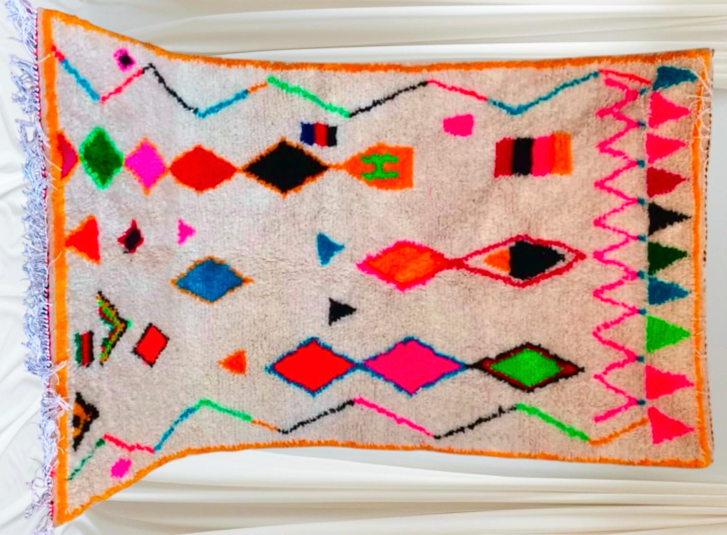 Handmade Azilal Rug, size 250 x 150 cm || 8.2 x 4.92 ft
