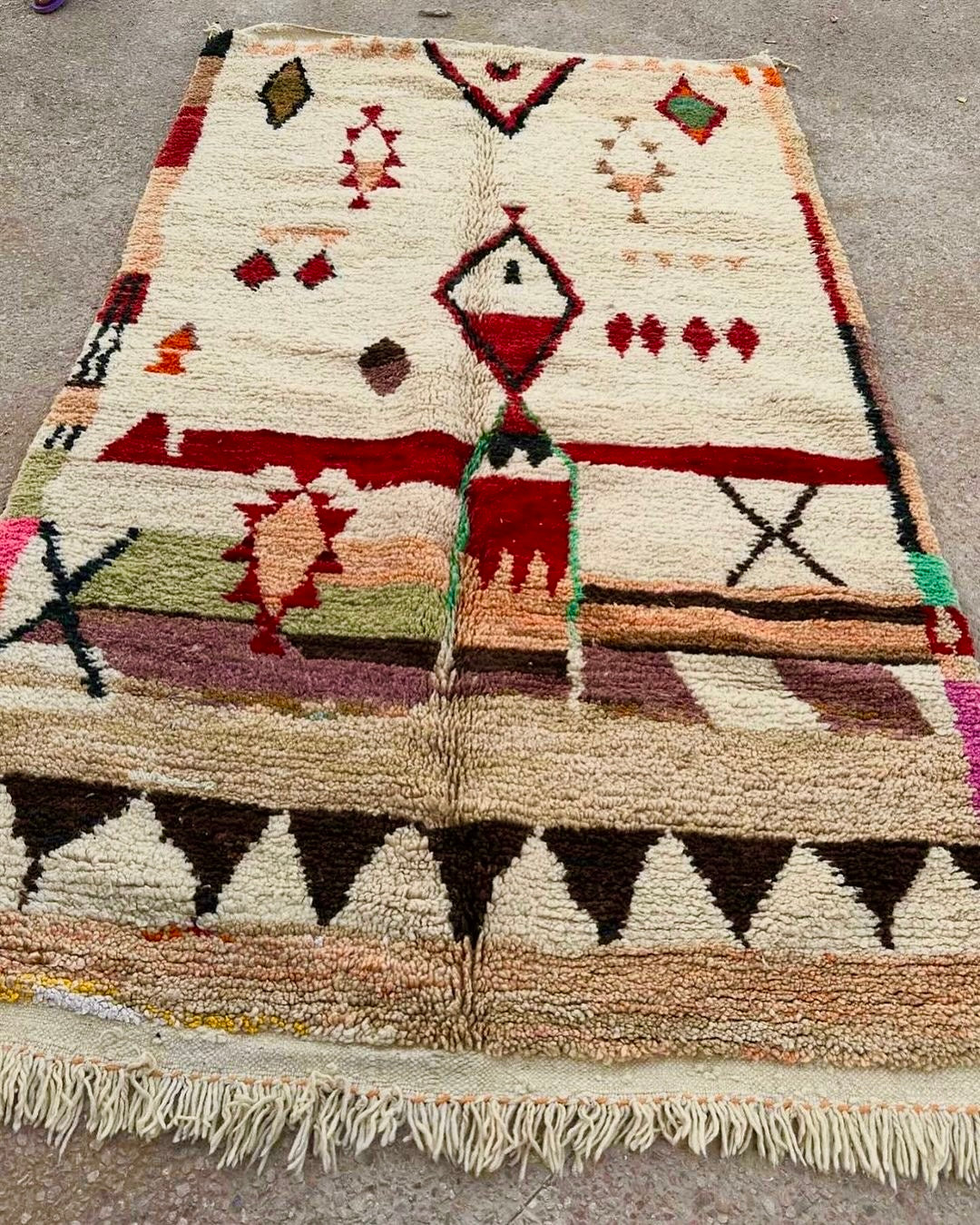 Beni Ouarain Rug size 250 x 150 cm || 8.2 x 4.92 ft