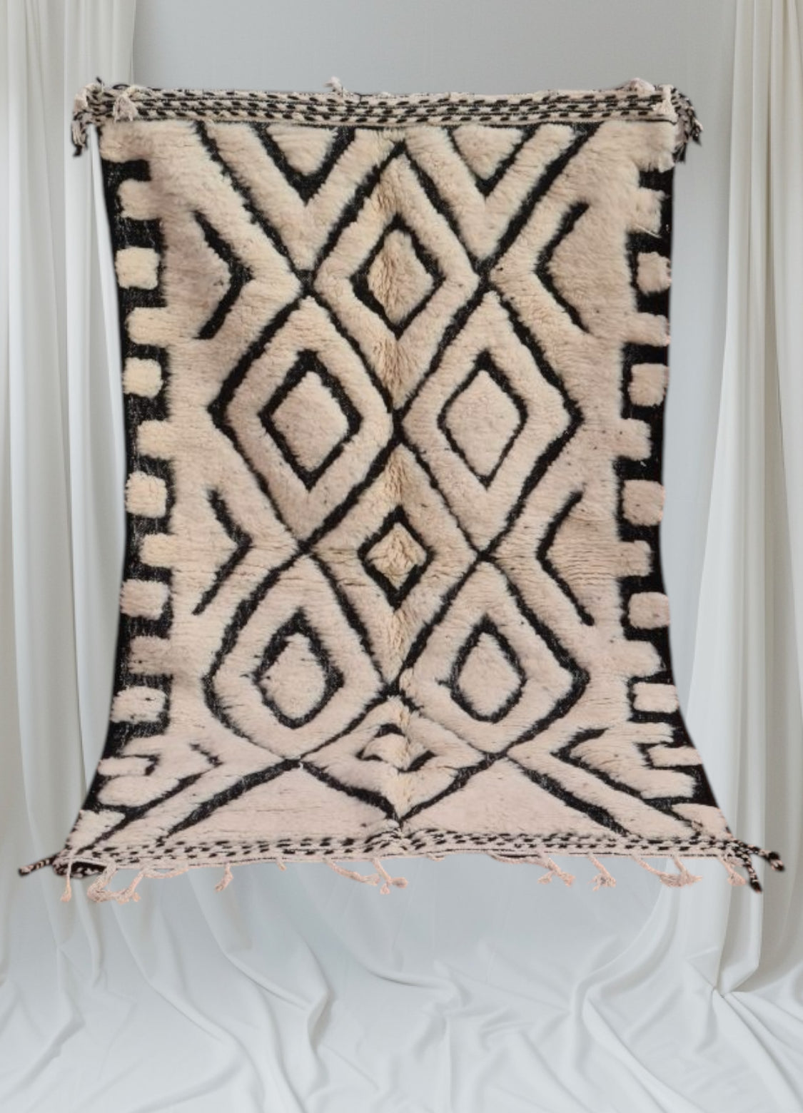 Beni Ouarain Rug size 250 x 150 cm || 8.2 x 4.92 ft