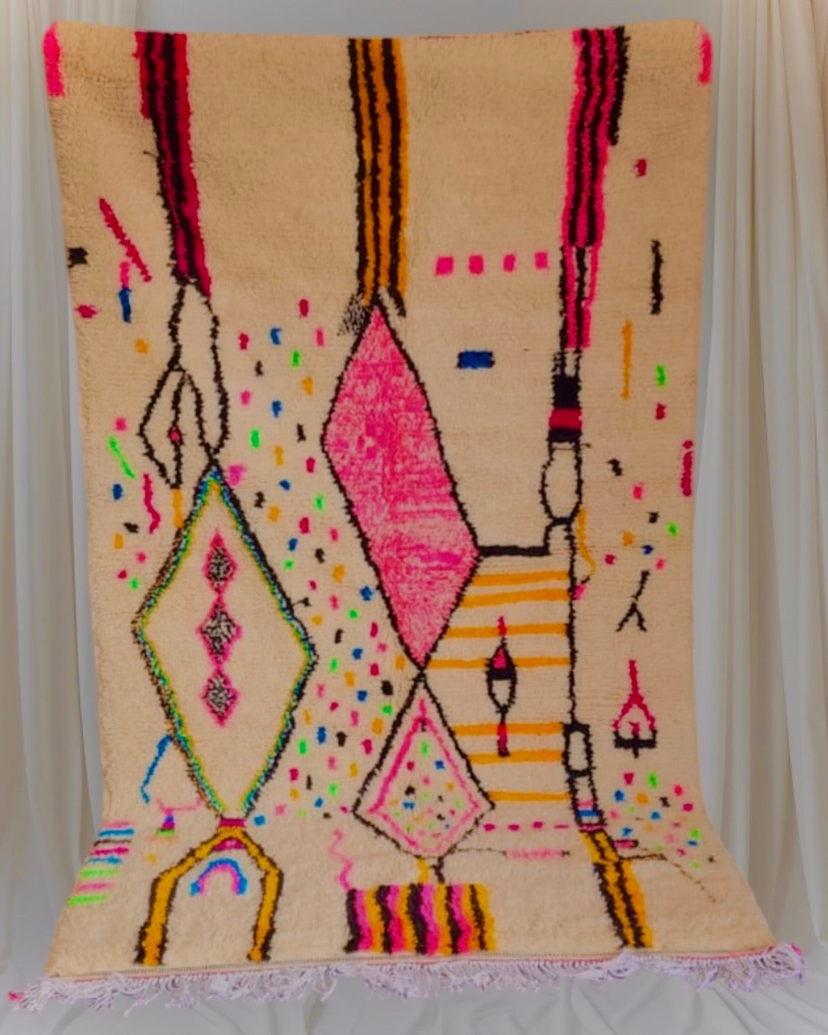 Handmade Azilal Rug, size 250 x 150 cm || 8.2 x 4.92 ft