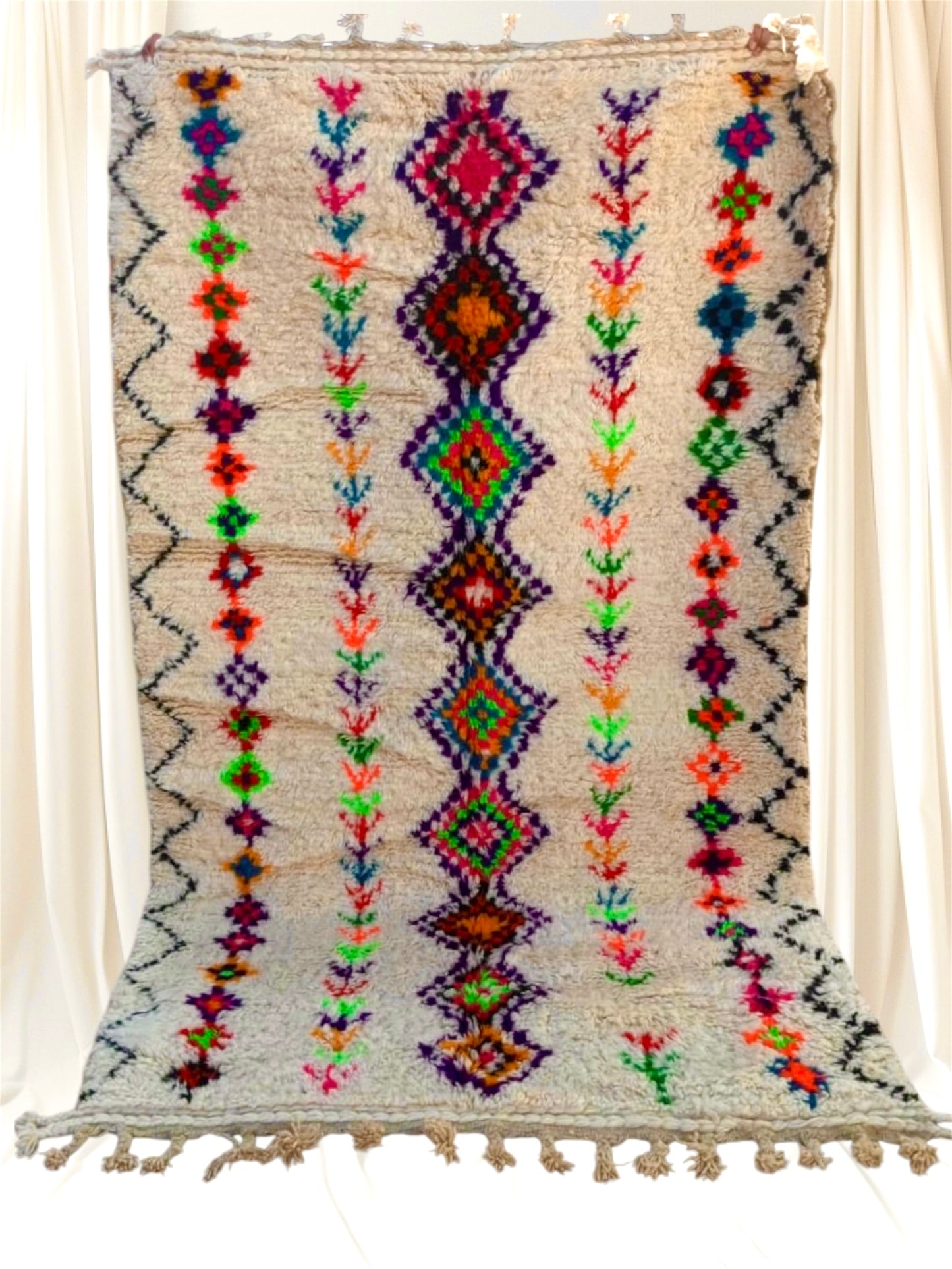 Handmade Azilal Rug, size 250 x 150 cm || 8.2 x 4.92 ft