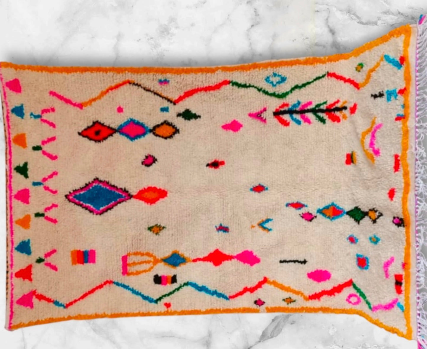 Handmade Azilal Rug, size 250 x 150 cm || 8.2 x 4.92 ft