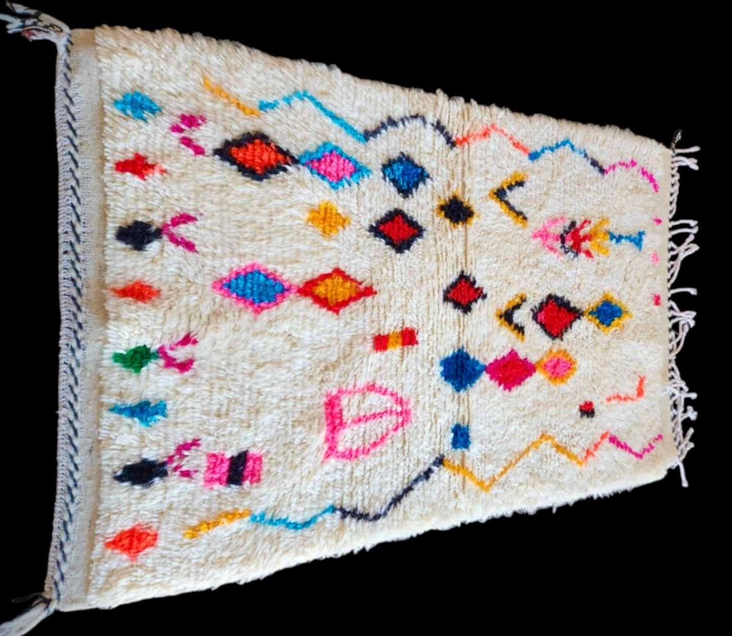 Handmade Azilal Rug, size 250 x 150 cm || 8.2 x 4.92 ft