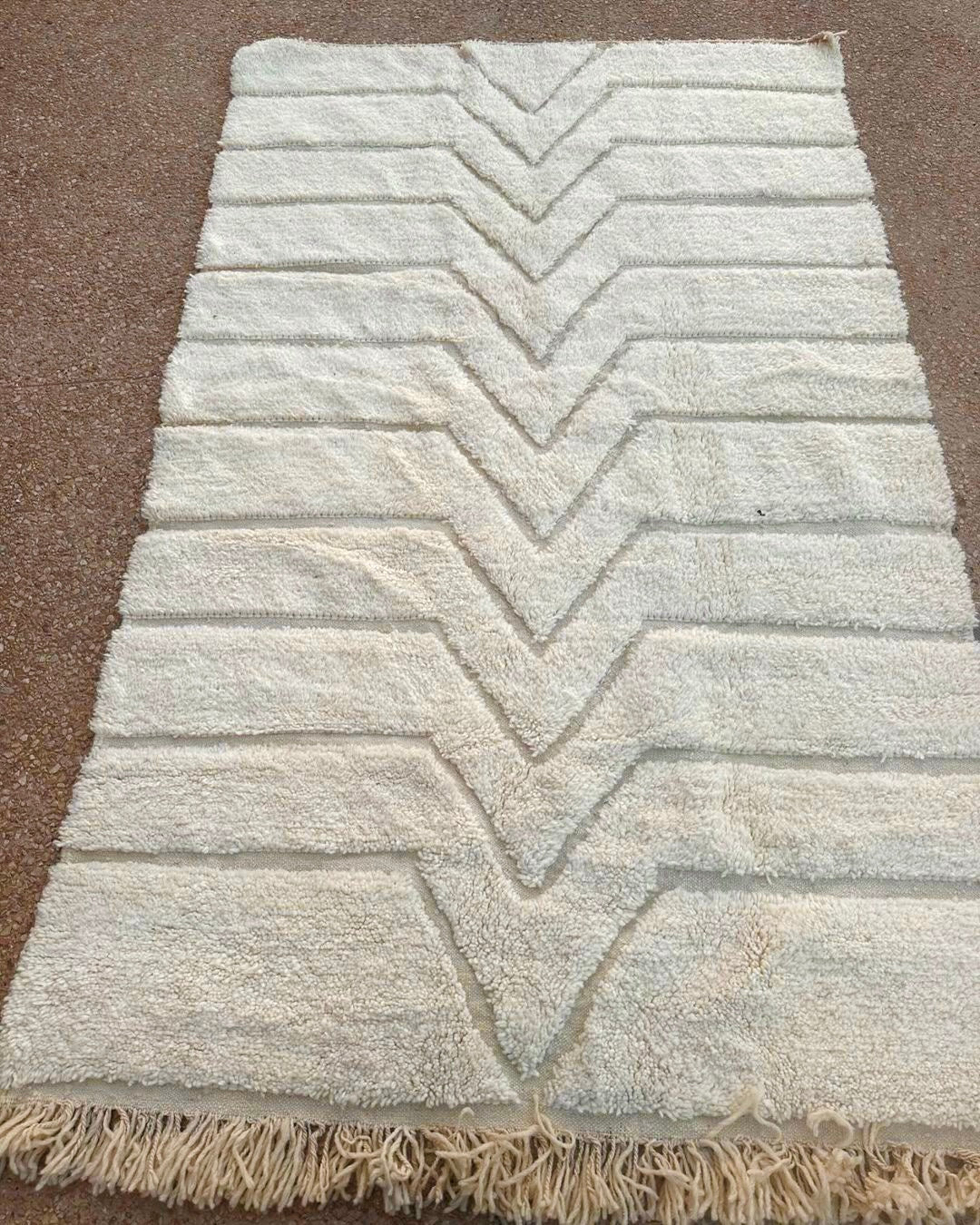 Beni Ouarain Rug size 250 x 150 cm || 8.2 x 4.92 ft