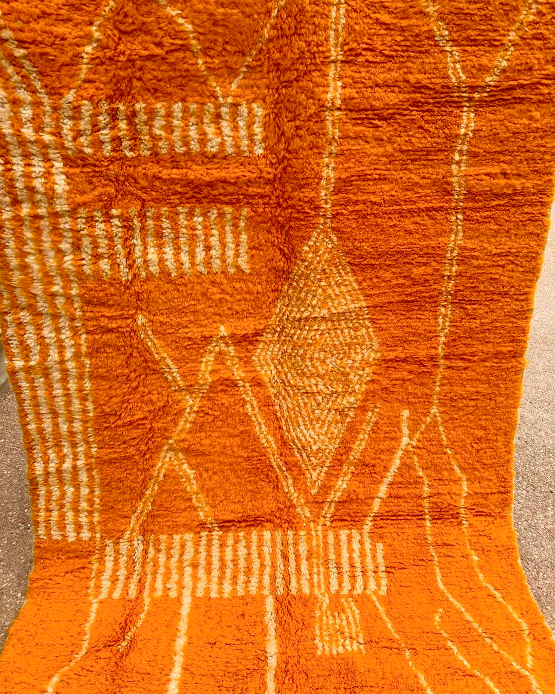 Beni Ouarain Rug size 250 x 150 cm || 8.2 x 4.92 ft