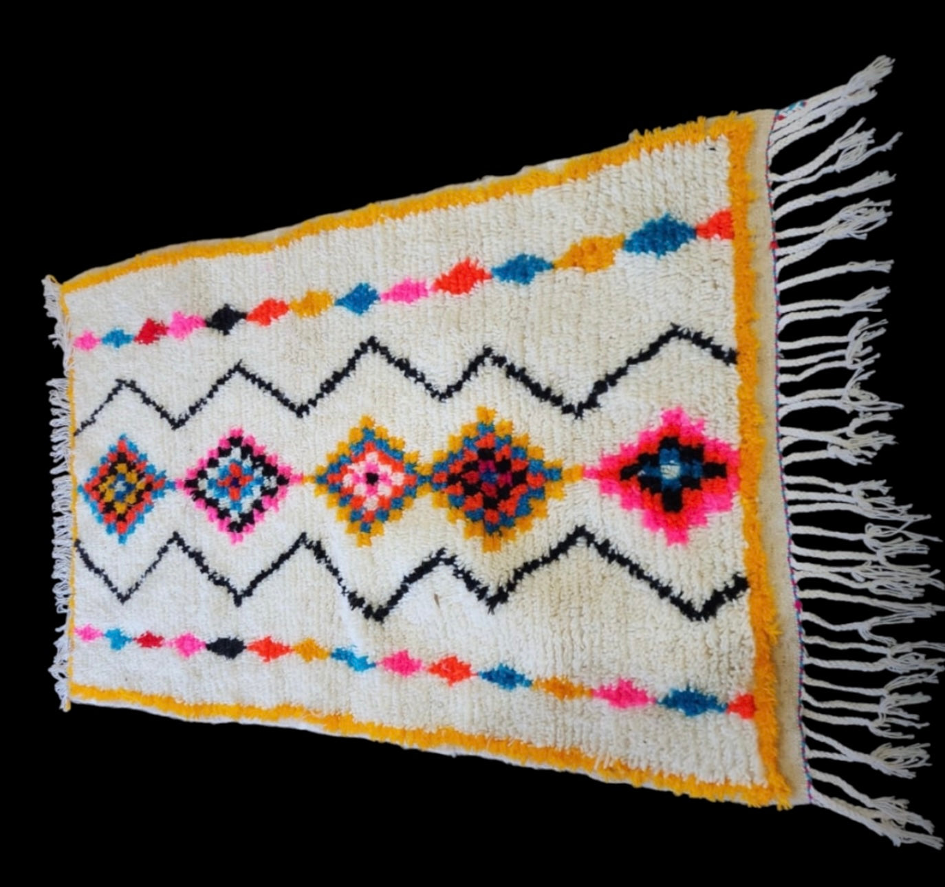 Handmade Azilal Rug, size 150 x 100 cm (4.92 x 3.28 ft)