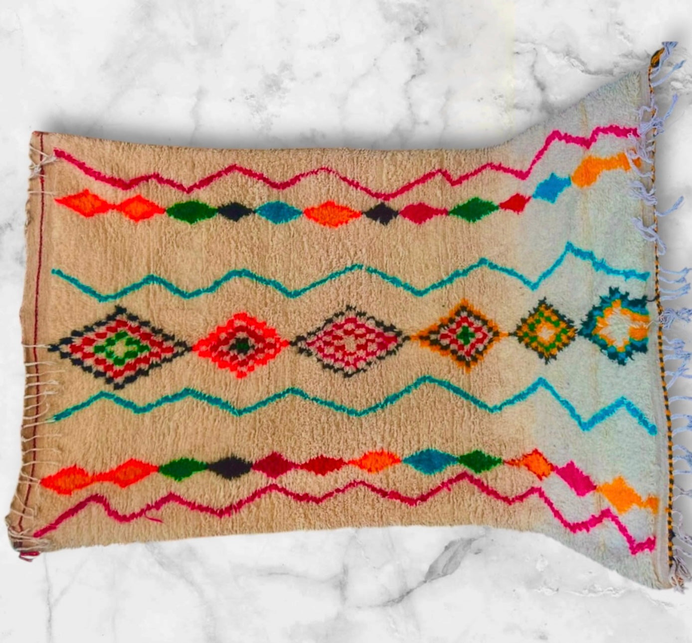 Handmade Azilal Rug, size 250 x 150 cm || 8.2 x 4.92 ft