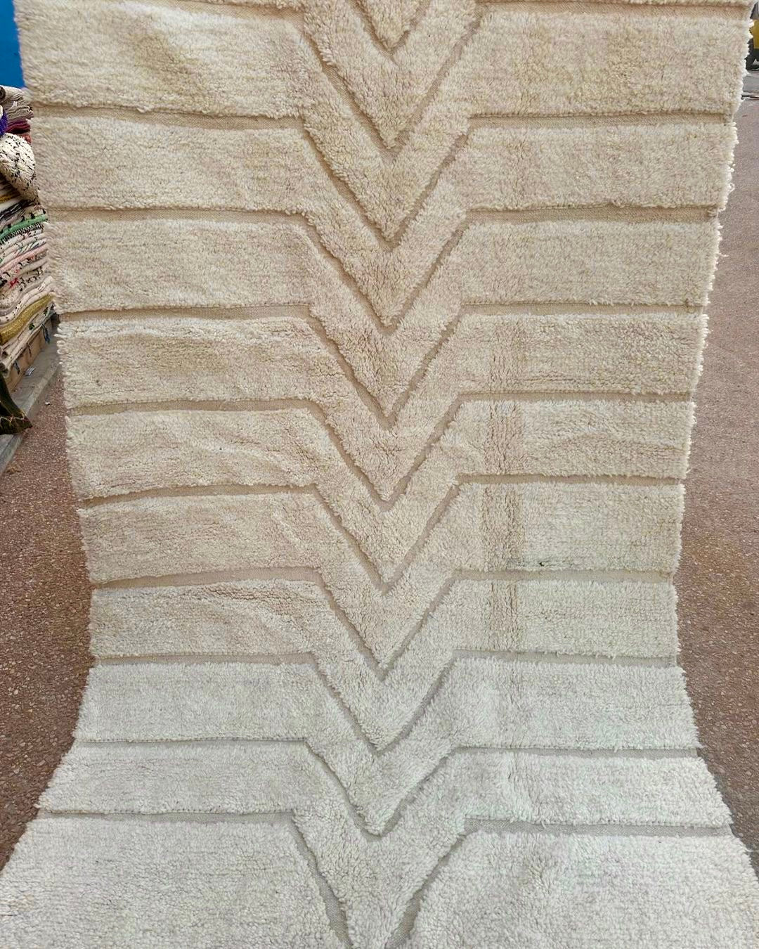 Beni Ouarain Rug size 250 x 150 cm || 8.2 x 4.92 ft
