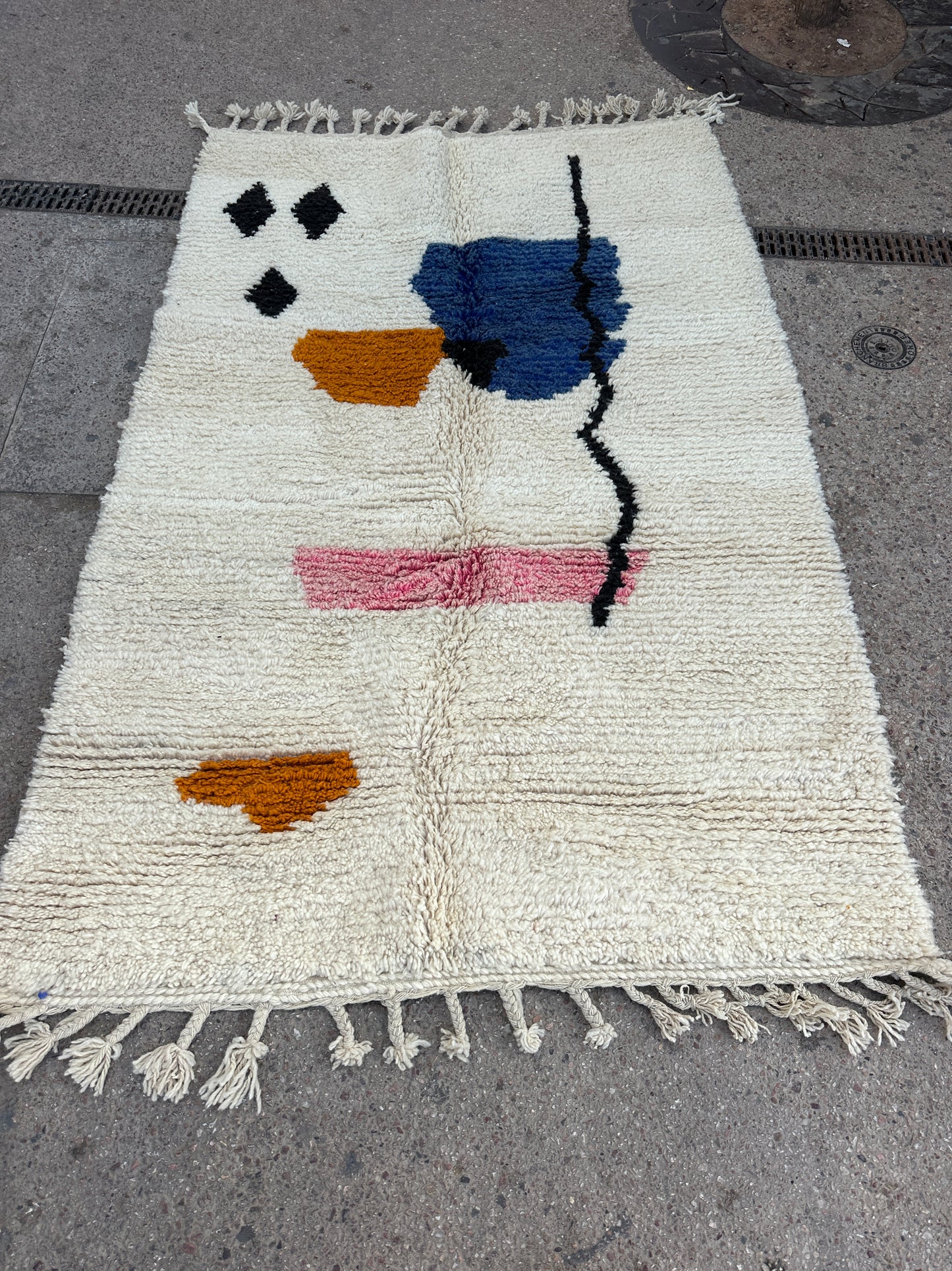 Handmade Beni Ouarain, size 250 x 150 cm || 8.2 x 4.92 ft