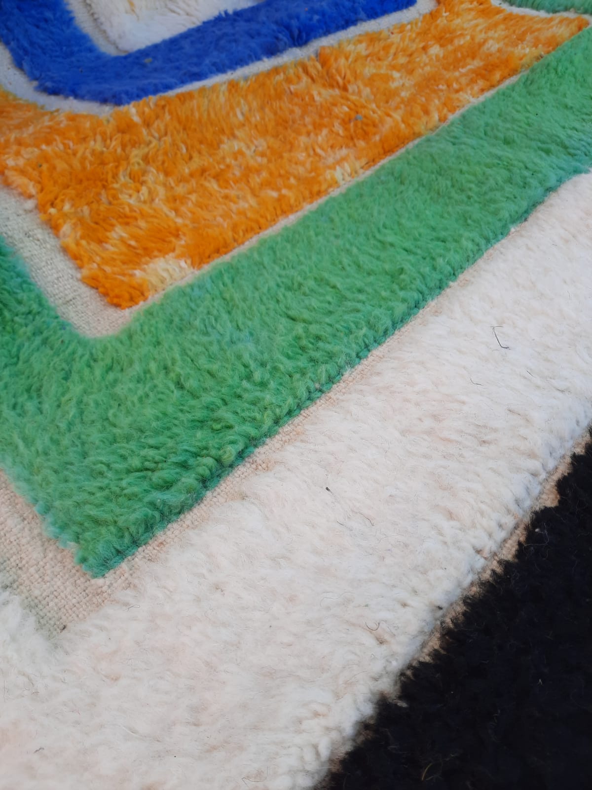 Handmade Azilal Rug, size 250 x 150 cm || 8.2 x 4.92 ft