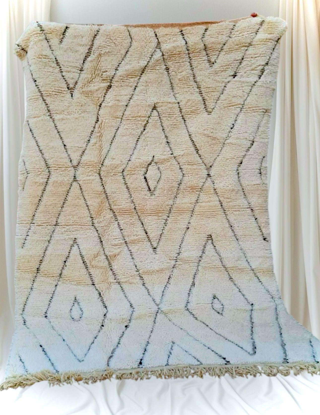 Beni Ouarain Rug size 250 x 150 cm || 8.2 x 4.92 ft