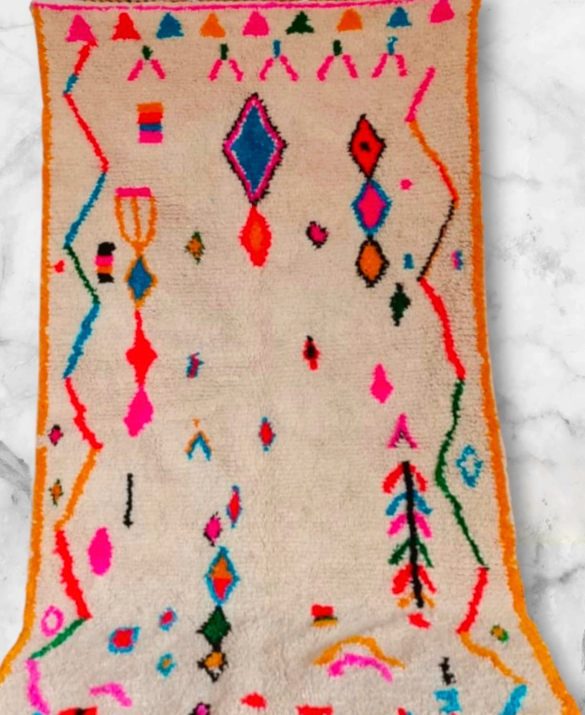 Handmade Azilal Rug, size 250 x 150 cm || 8.2 x 4.92 ft