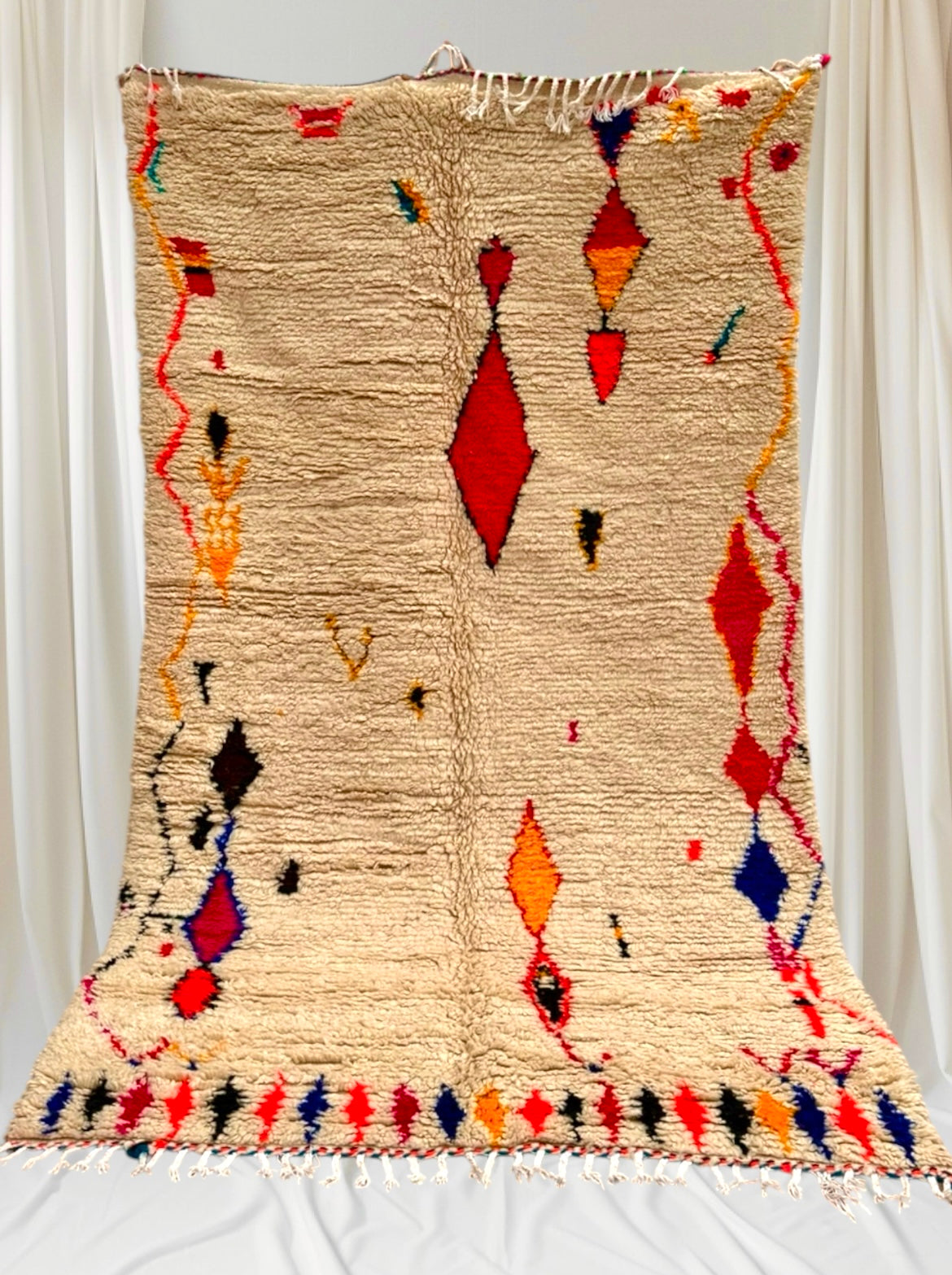 Handmade Azilal Rug, size 250 x 150 cm || 8.2 x 4.92 ft