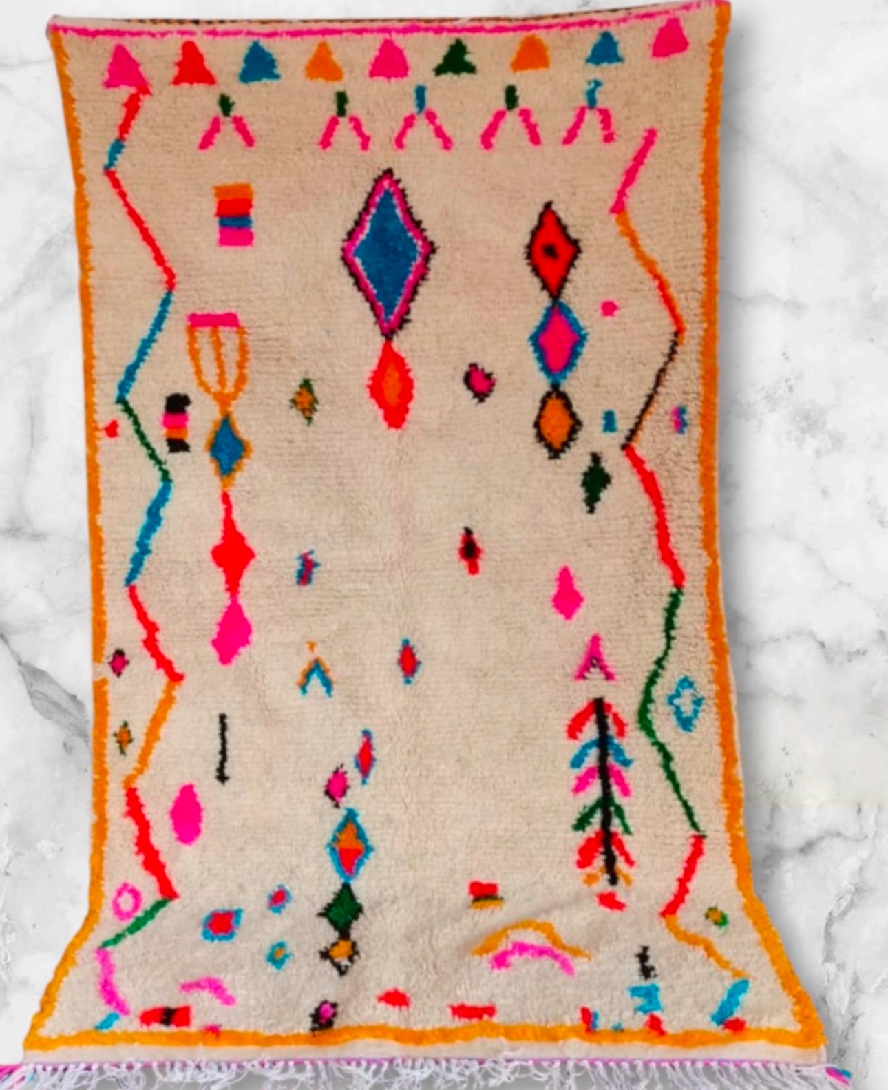 Handmade Azilal Rug, size 250 x 150 cm || 8.2 x 4.92 ft