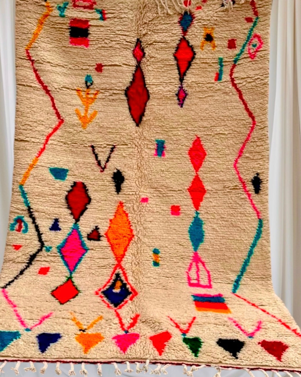 Handmade Azilal Rug, size 250 x 150 cm || 8.2 x 4.92 ft
