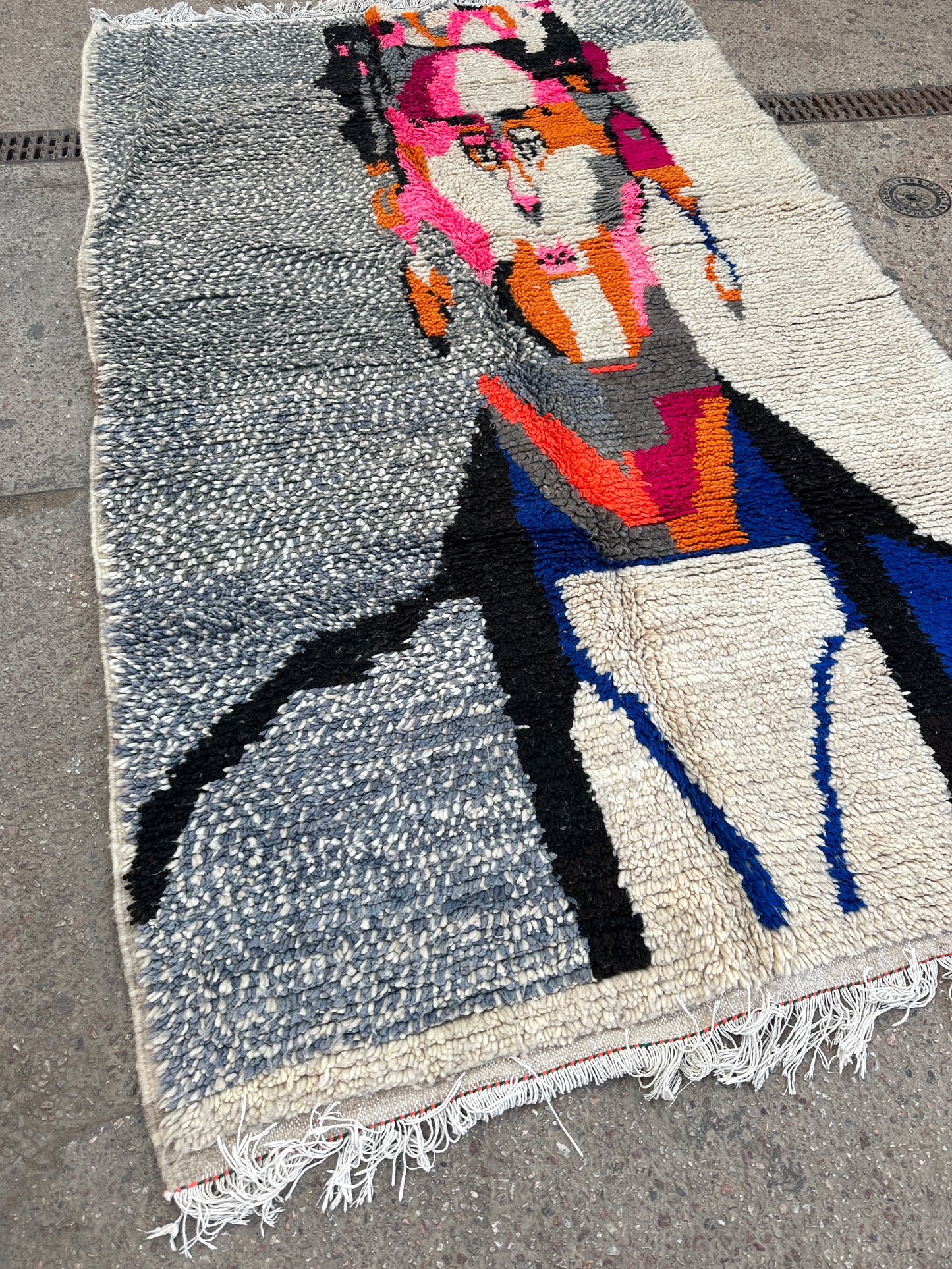 Handmade Azilal Rug, size 250 x 150 cm || 8.2 x 4.92 ft