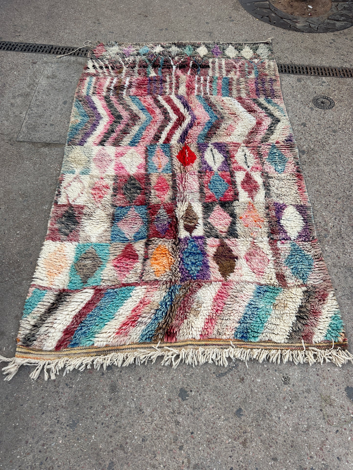 Handmade Azilal Rug, size 250 x 150 cm || 8.2 x 4.92 ft