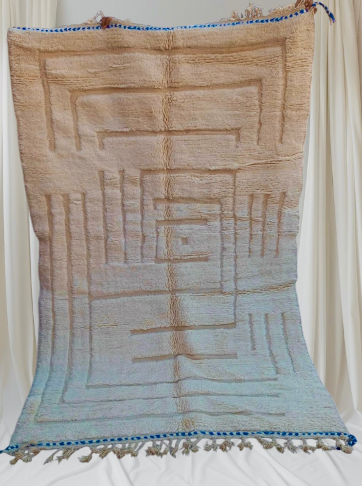 Beni Ouarain Rug size 250 x 150 cm || 8.2 x 4.92 ft