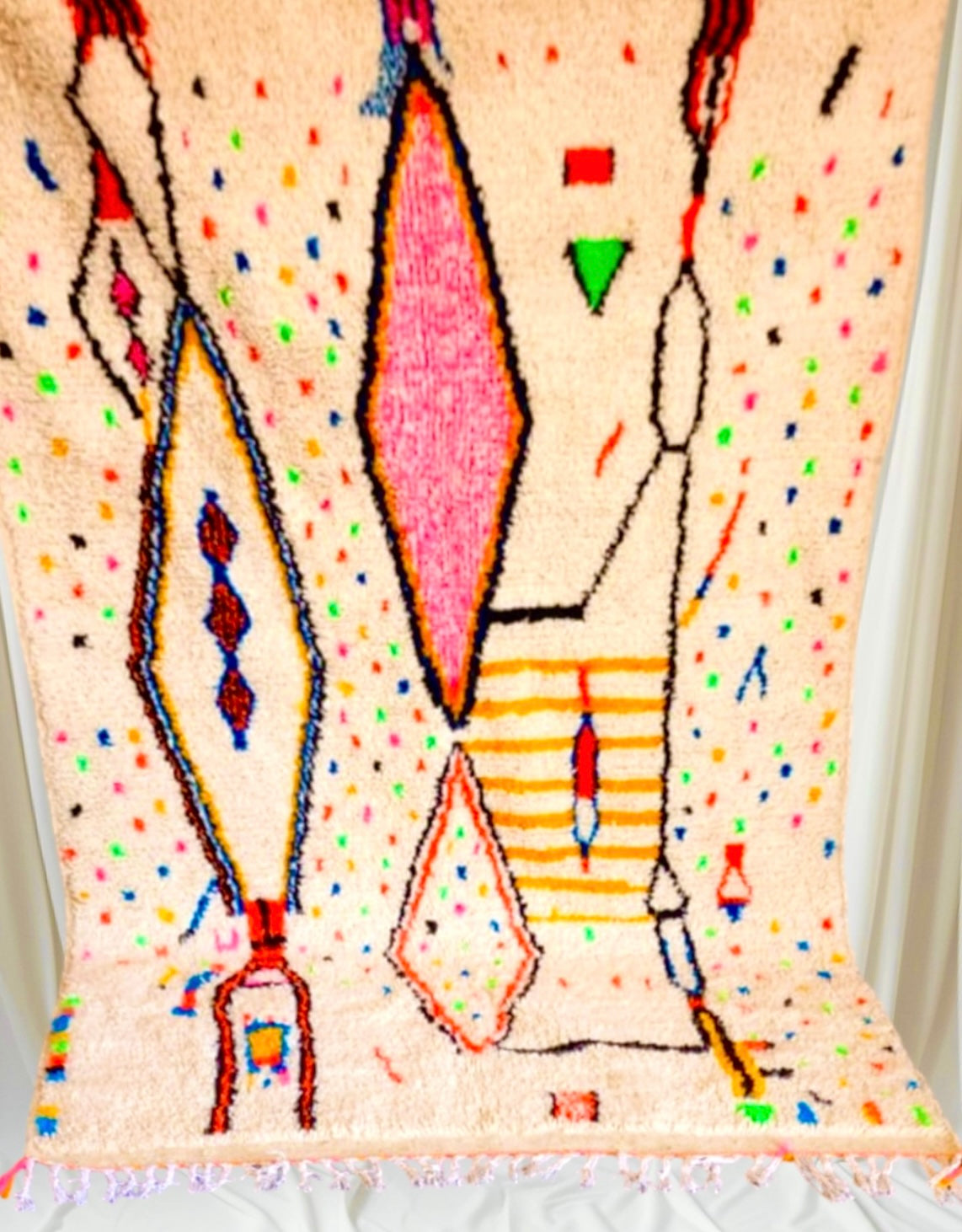 Handmade Azilal Rug, size 250 x 150 cm || 8.2 x 4.92 ft