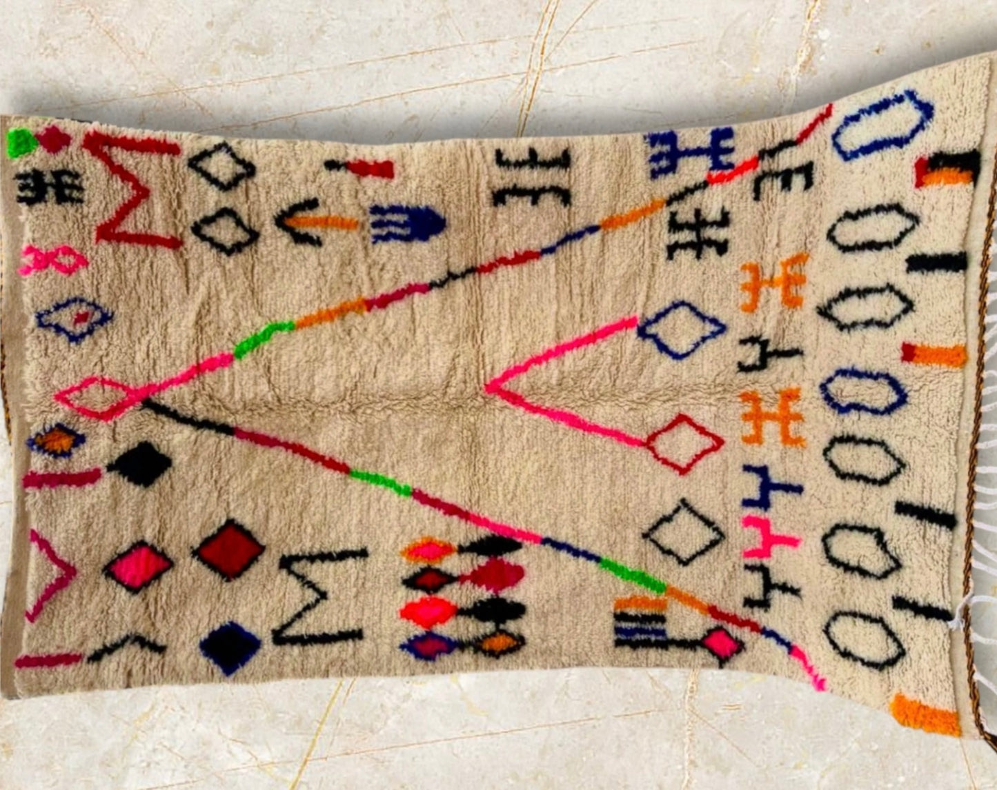 Handmade Azilal Rug, size 250 x 150 cm || 8.2 x 4.92 ft