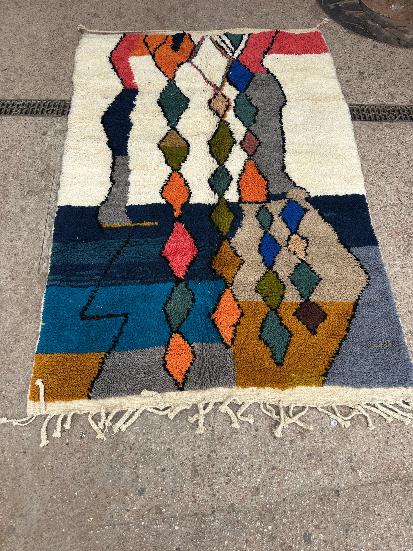 Handmade Beni Ouarain, size 250 x 150 cm || 8.2 x 4.92 ft